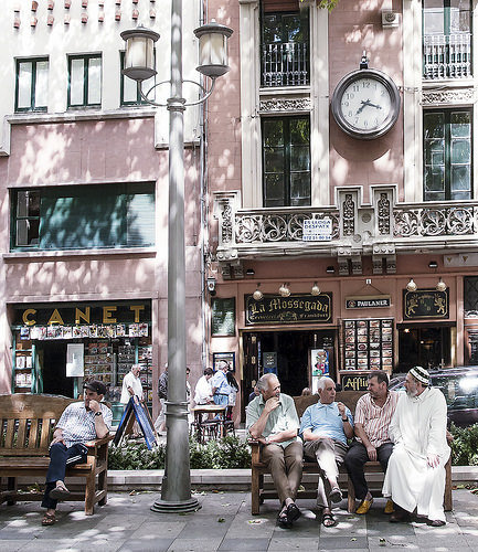 Generally speaking, who looks happier? The man who is alone or the person chatting with many friends?